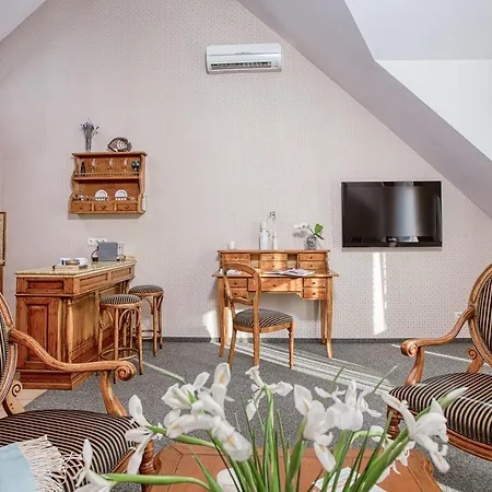 Apartment White Lily